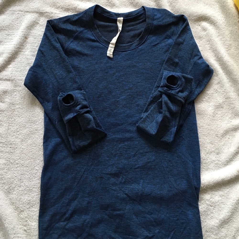 Blue long sleeve lululemon top